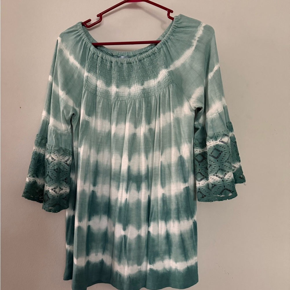 Women's  Tie-Dye Top with Lace Sleeves